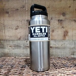 New Yeti 36oz Rambler Bottle